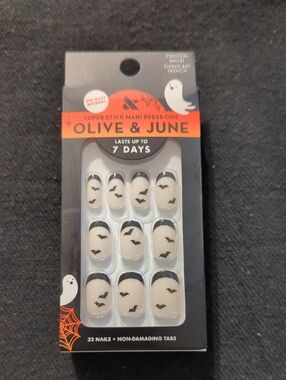 Olive & June Squoval Short Flying Bat French Tip - Press-On Nails